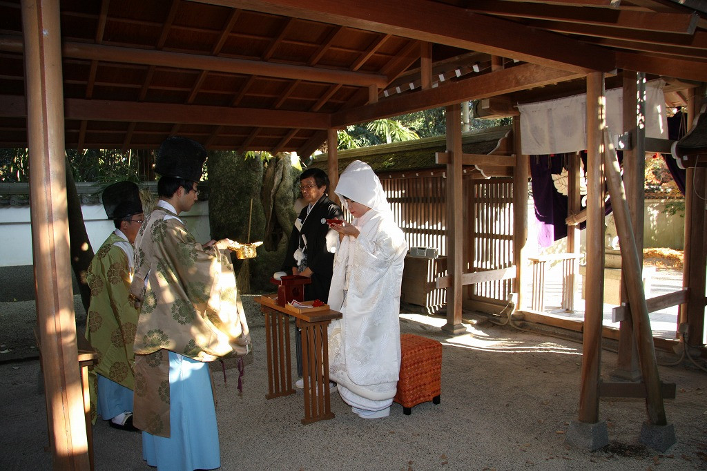 京都御苑内にある宗像神社の神前結婚式