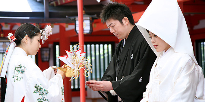 神前結婚式 新郎新婦椅子 神社 神職 神主 巫女 三々九度 祈祷 茶室調度品 神前式_2.jpg